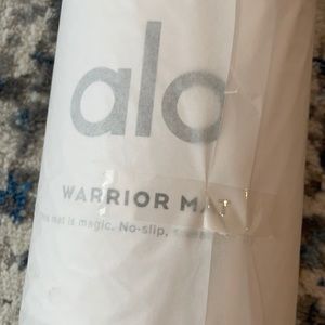 NWT , ALO YOGA warrior mat, eclipse